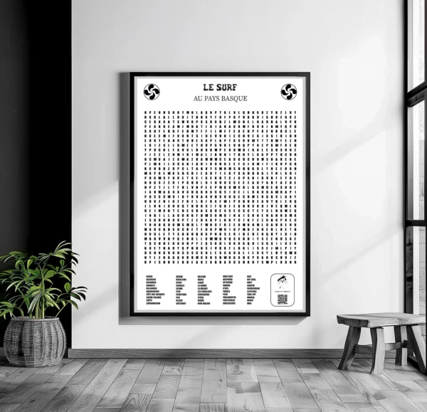 Affiche 50x70 cm en noir et blanc représentant une grille de mots mêlés sur le thème du surf au Pays basque, avec un design minimaliste et dynamique.